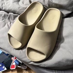Yeezy slides “Pure”